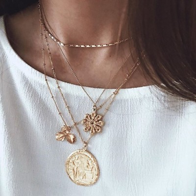 // CHOISIR // C’est renoncer ? Mieux vaut tous les adopter Nos petits bijoux en plaqué or résistent à la vie, et sont fabriqués avec amour dans notre atelier parisien. A partir de 20€ ️