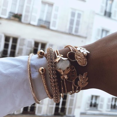 // IL EST 10 h // Paris s’éveille ? Normal, c’est le weekend ️