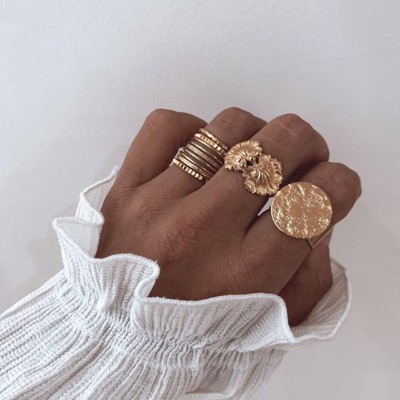 // COMBIEN // De bagues sur cette combi ? Les essentiels et Fille d’Avril se marient à merveille pour votre plus grand bonheur ️