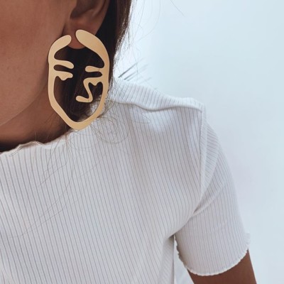 // UN VISAGE // Qui se porte aux oreilles. Hello les boucles de la collection Paloma ?