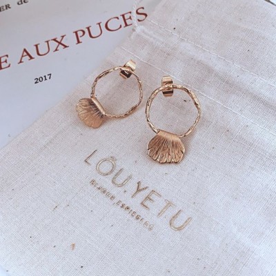 // CUTIES // Nos boucles inspirées d’un pétale de fleur découpé. En plaqué or 3 microns et fabriquées à Paris, comme tous nos bijoux, elles n’attendent que vous ️