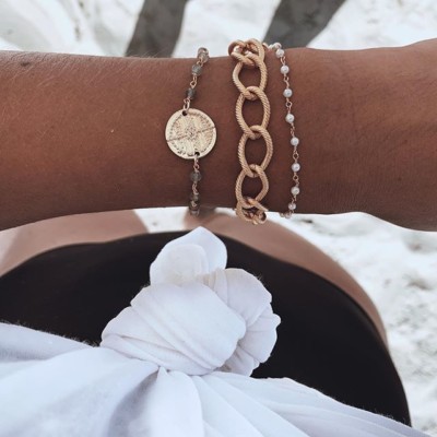 // NOS BRACELETS // Parfaitement ajustables seront les amis de votre été ou le cadeau parfait. À partir de 20€, de toutes les tailles et couleurs. Bonne chance pour choisir le votre ️