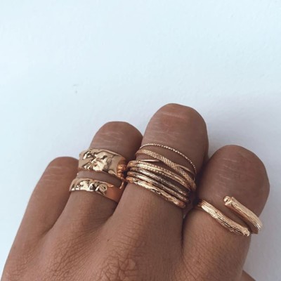 // ACCUMULER // Essentiels et nouvelles collections pour le plus grand plaisir de nos mains. Fins et délicats, nos bijoux résistent à la vie ️️