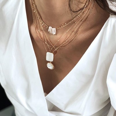 // LA SUITE // Arrive le 08 août. La deuxième partie de la collection Reborn sera au rendez-vous. Toujours des pièces issues de bijoux en stock et recyclés ️ Des réassorts, de la nacre, de la nacre de la nacre, des essentiels. Et beaucoup d’amour ?
