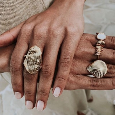 // LOVE RINGS // Celles qu’on aime d’amour, qu’on porte tout l’été, qui sentent bon les vacances à la rentrée. Et la bonne nouvelle c’est qu’il n’y a pas de vacances pour l’eshop, nous livrons tout l’été ️