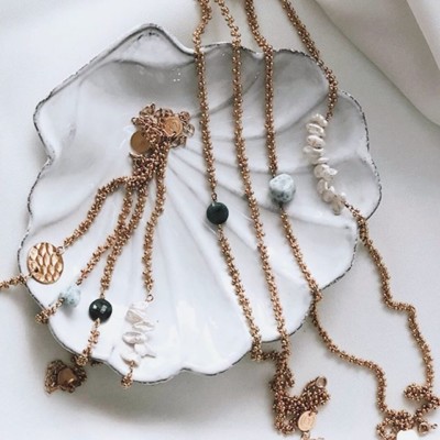 // MERVEILLES // Nos petits bracelets ou colliers. Le plus dur sera de choisir, on vous laisse cette lourde responsabilité.