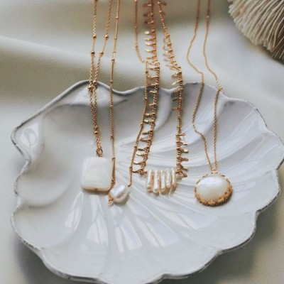 // ?????? // C’est en ligne ️ Le deuxième chapitre de la collection Reborn ️ Des pièces recyclées à partir de nos stocks de bijoux dormants. Des quantités limitées, quelques réassorts du chapitre 1, et les retardataires qui arrivent le 16 Août ️