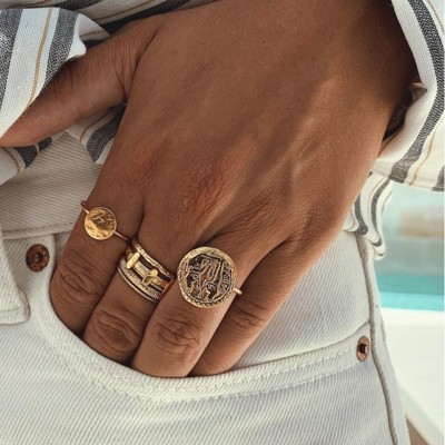 // D’AMOUR // On prolonge l’été en portant nos petits bijoux doré à l'or fin 18k ?