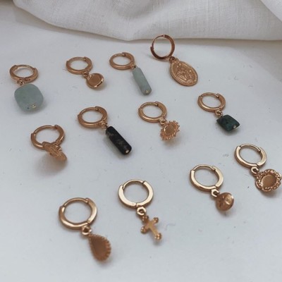 // LESS IS MORE //
Des mini créoles à accumuler pour un maxi effet
Retrouvez toutes nos petites créations en ligne et en boutique ?