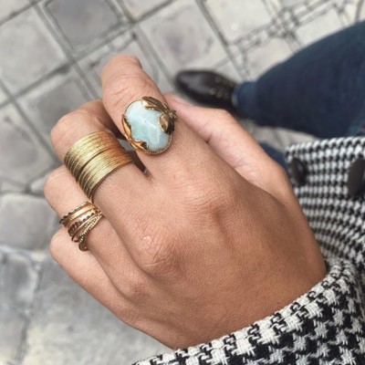 // AU QUOTIDIEN // Nos bijoux dans la rue, nos bijoux sur vous, c’est ainsi que nous les aimons. On veut les voir vivre et résister à la vie. Partagez vos photos avec le #louyetuclub, chaque mois, les plus jolies photos seront partagées et remporteront un bon cadeau ️?