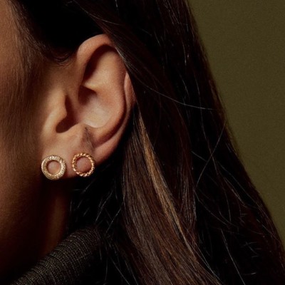 // MIGNONERIE // De nos boucles Pluriel ️ 32 paires fines à combiner. En vente en paire ou à l’unité à partir de 11€, ça serait dommage de s’en priver ?