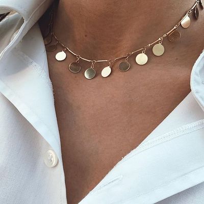 // SPOTTED // Sur Louve Joy, le collier Hulda se porte aussi bien en version choker qu’en version plus longue. LESS IS MORE ️