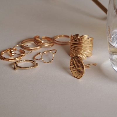 // DE BIJOUX ET D’EAU FRAICHE // ?